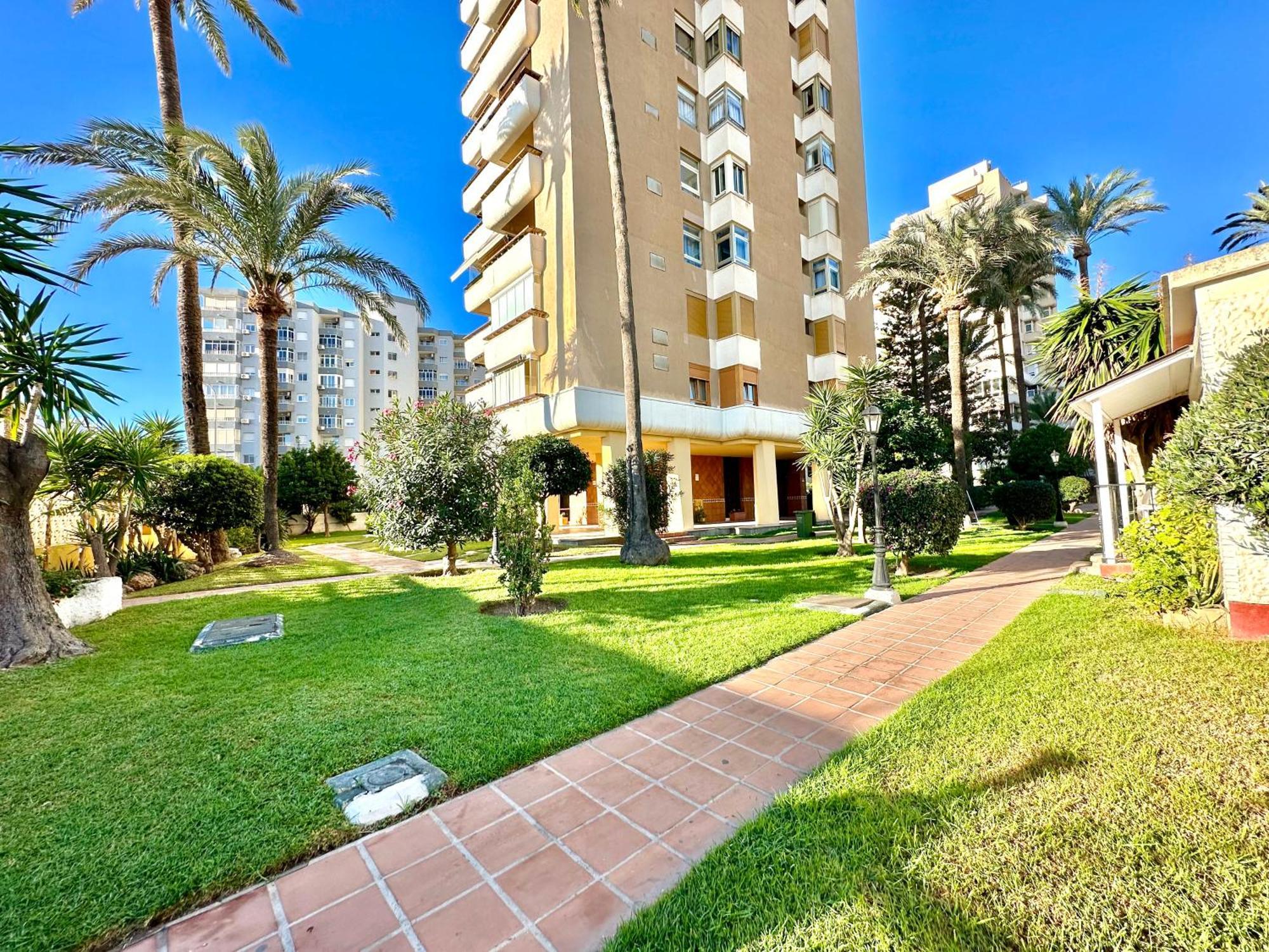 Gorgeous Apartment At The Sea In La Carihuela! Торемолинос Екстериор снимка