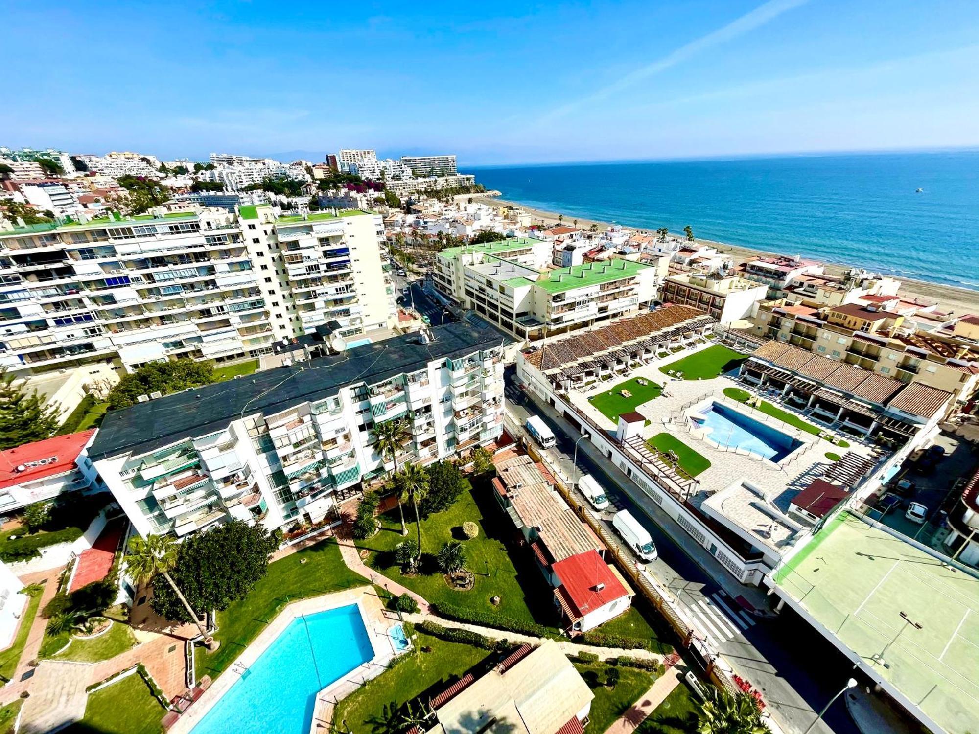 Gorgeous Apartment At The Sea In La Carihuela! Торемолинос Екстериор снимка